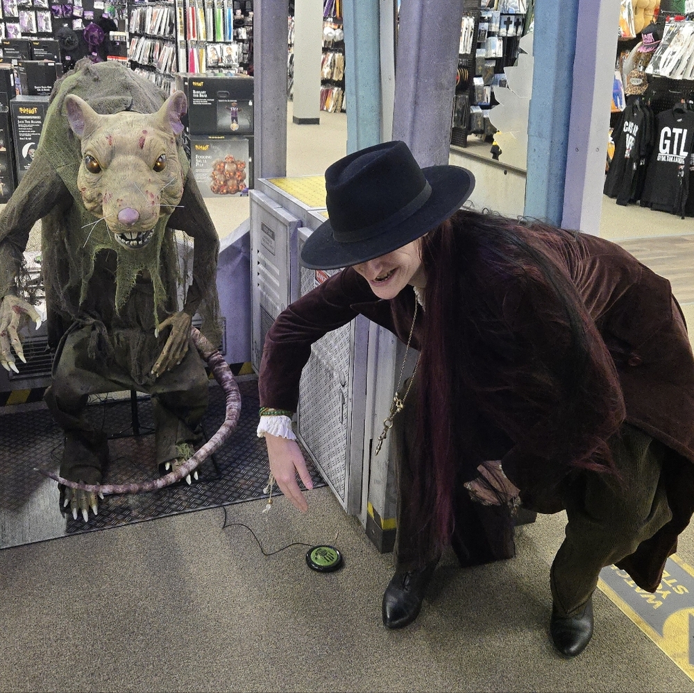 Meet your Posher, Rat